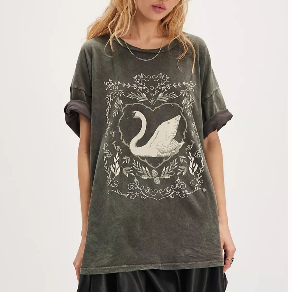 NWOT Free People swan graphic tee